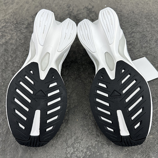 Maison Margiela x Salomon Bladeスーパーコピー コラボレーションシリーズのスポーツシューズ