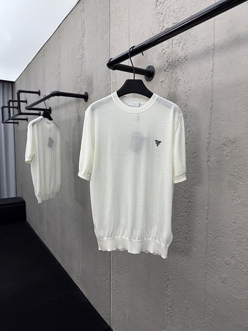 プラダ 刺繍入りウール半袖Tシャツ