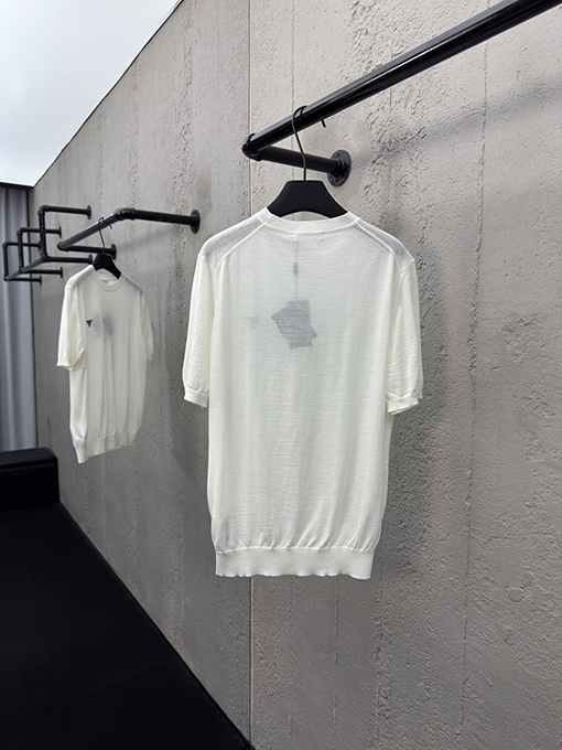 プラダ 刺繍入りウール半袖Tシャツ