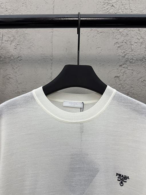 プラダ 刺繍入りウール半袖Tシャツ