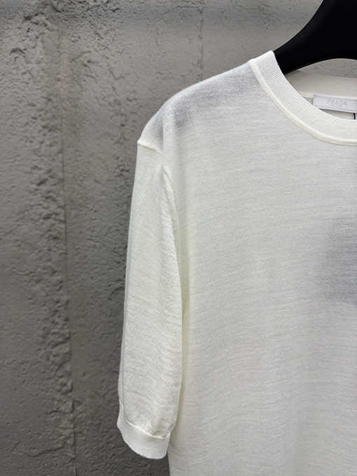 プラダ 刺繍入りウール半袖Tシャツ