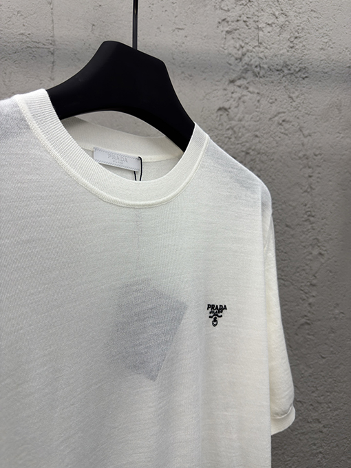 プラダ 刺繍入りウール半袖Tシャツ