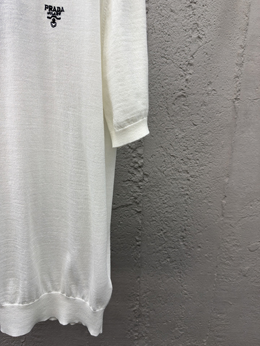 プラダ 刺繍入りウール半袖Tシャツ