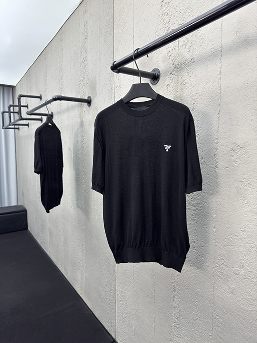 プラダ 刺繍入りウール半袖Tシャツ