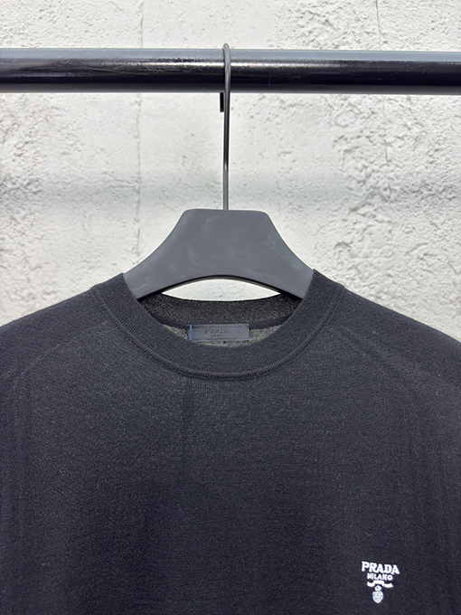 プラダ 刺繍入りウール半袖Tシャツ