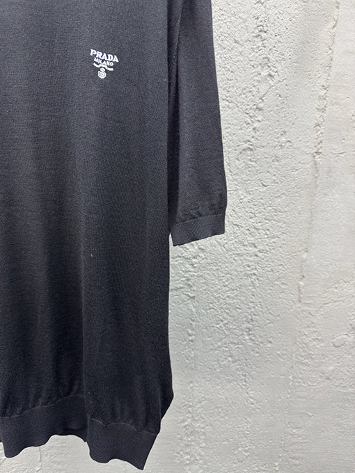 プラダ 刺繍入りウール半袖Tシャツ
