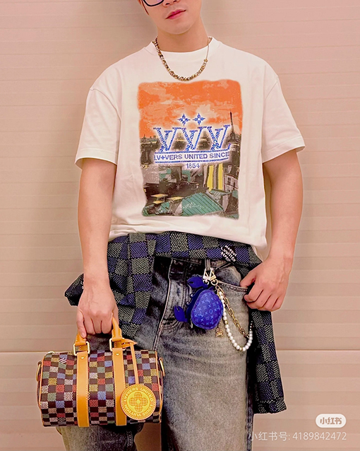 ルイヴィトンスーパーコピー ラインストーンアルファベット柄半袖Tシャツ