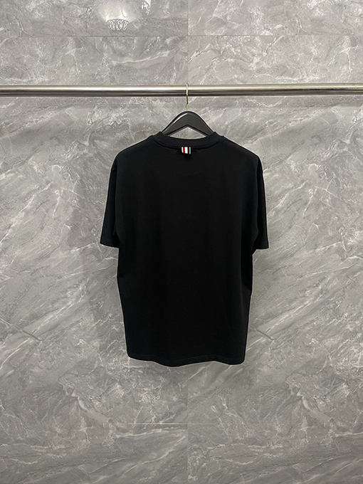 トムブラウンクラシックルーズバージョン胸ポケットラウンドネックTシャツ