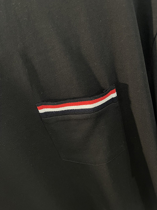 トムブラウンクラシックルーズバージョン胸ポケットラウンドネックTシャツ
