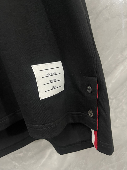トムブラウンクラシックルーズバージョン胸ポケットラウンドネックTシャツ