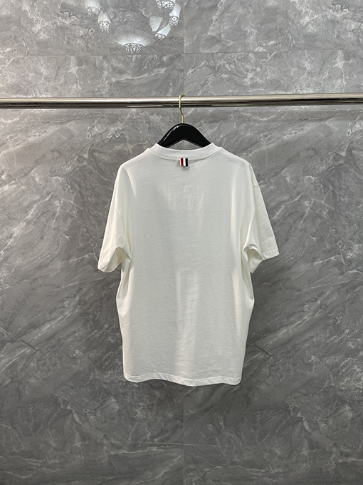 トムブラウンクラシックルーズバージョン胸ポケットラウンドネックTシャツ