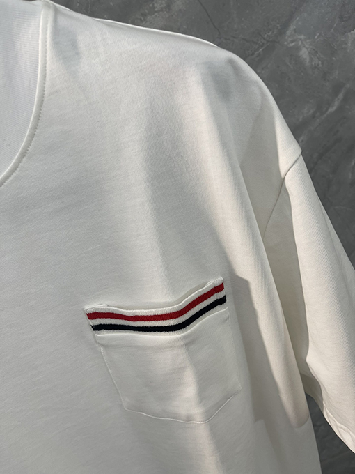 トムブラウンクラシックルーズバージョン胸ポケットラウンドネックTシャツ