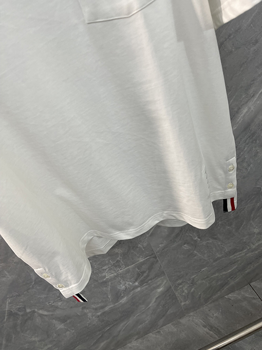 トムブラウンクラシックルーズバージョン胸ポケットラウンドネックTシャツ