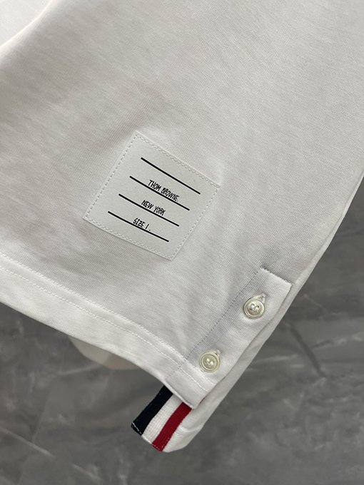 トムブラウンクラシックルーズバージョン胸ポケットラウンドネックTシャツ