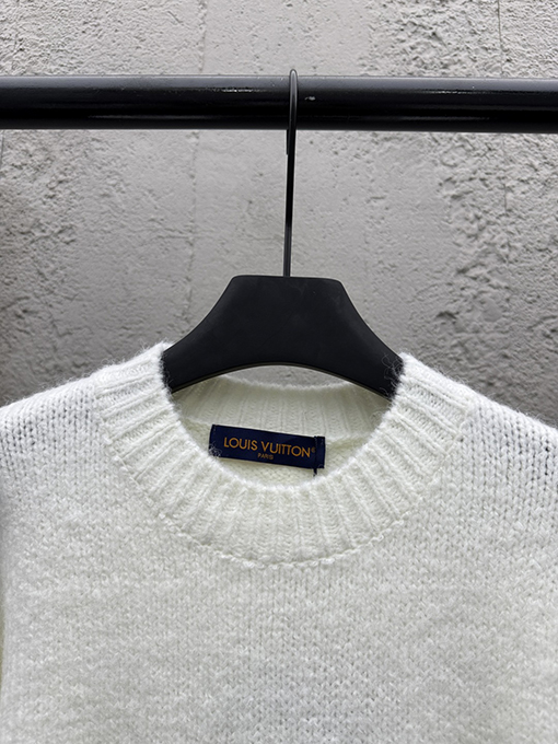 ルイヴィトンコピー 刺繍パールロゴニット