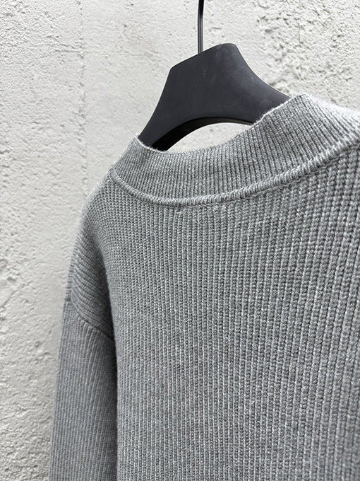 ディオール 刺繍入りVネックウールニット