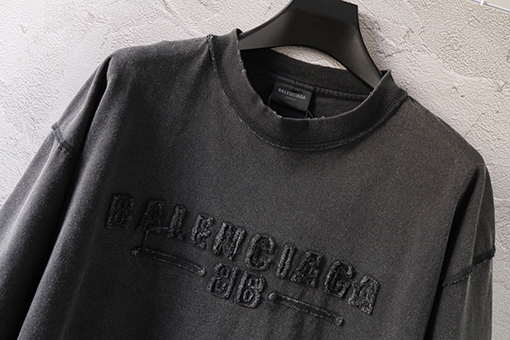 バレンシアガスーパーコピー 擦り切れた古い重工業ウォッシュ文字パッチ刺繍半袖Tシャツ