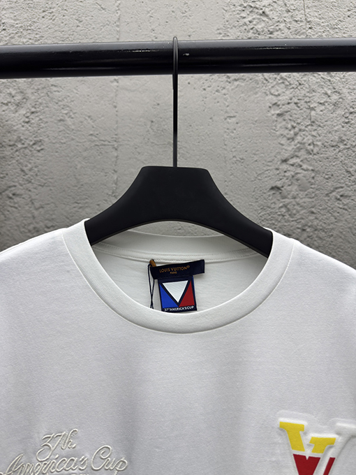 ルイヴィトンコピー ファッションカラーエンボスエンボス半袖Tシャツ