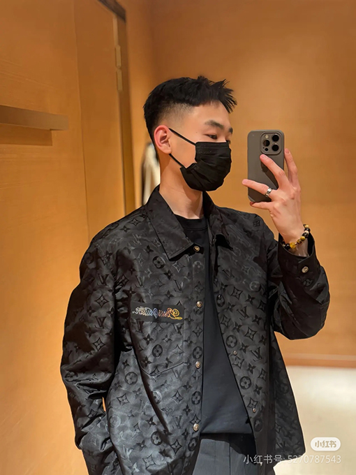 ルイヴィトンスーパーコピーラインストーンロゴモノグラム黒シルクシャツ