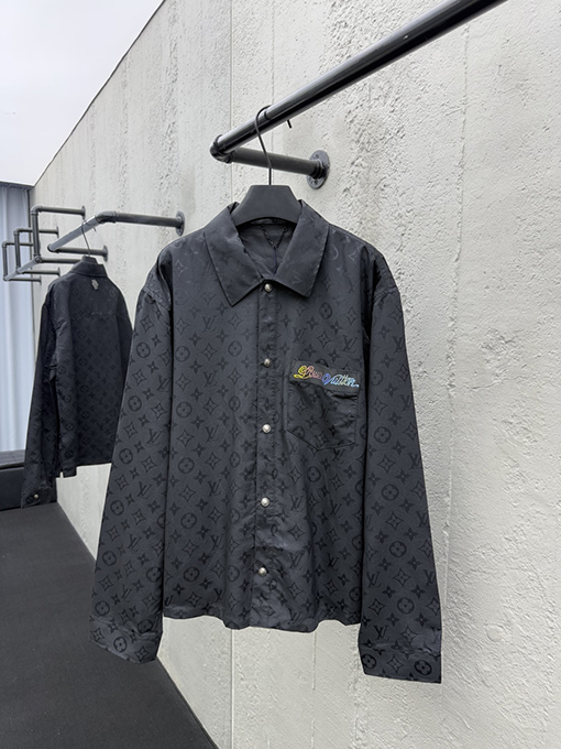 ルイヴィトンスーパーコピーラインストーンロゴモノグラム黒シルクシャツ