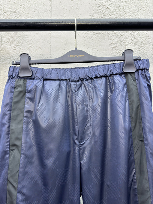 ルイヴィトンチェック柄のスウェットパンツ