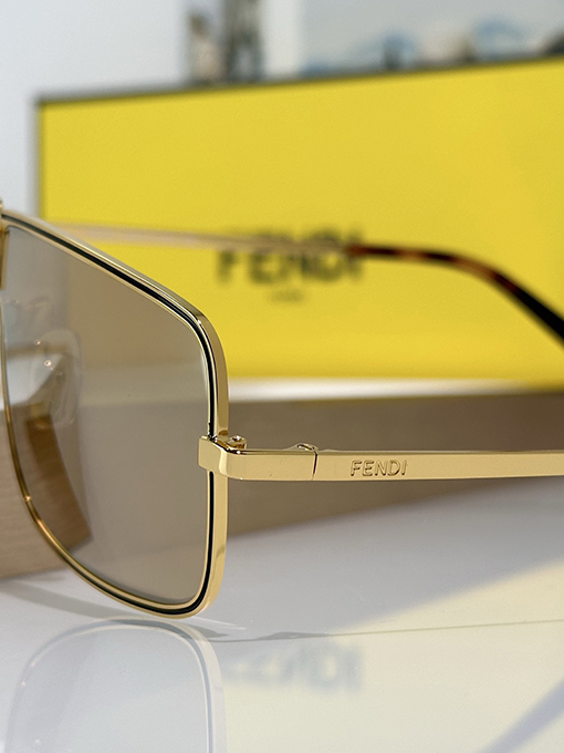 フェンディサングラスFE40195U 