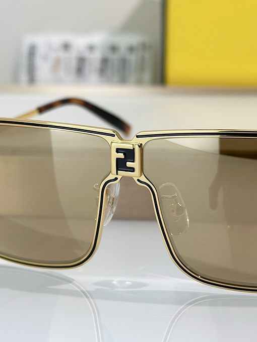 フェンディサングラスFE40195U 