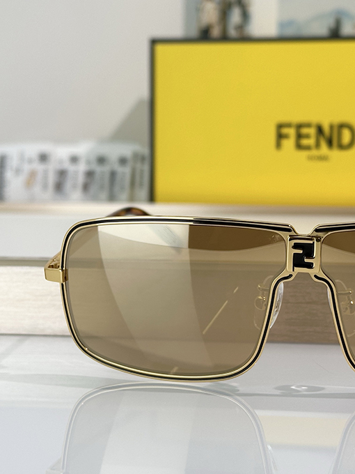 フェンディサングラスFE40195U 