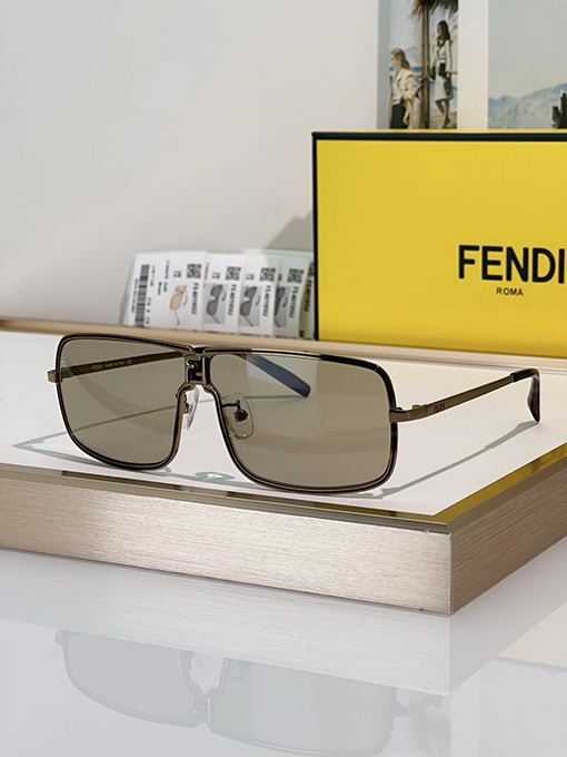 フェンディサングラスFE40195U 
