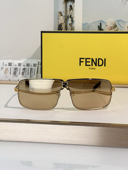 フェンディサングラスFE40195U 