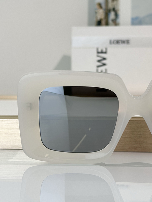 ロエベスーパーコピー四角いサングラスLW40176U