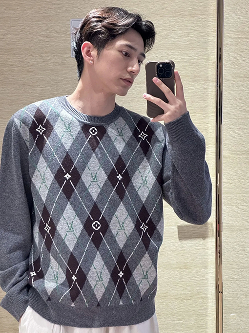 ルイヴィトンスーパーコピー Nigo コラボ菱形チェックのクルーネックニット