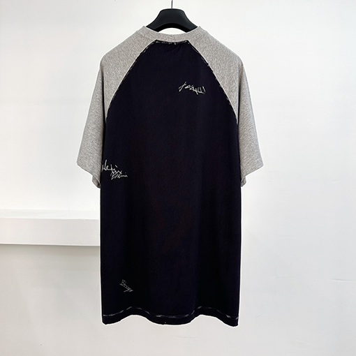 バレンシアガ Balenciaga サイン入り半袖Tシャツ