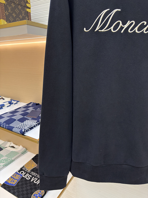 モンクレール 刺繍入りカフスタグ付きクルーネックパーカー