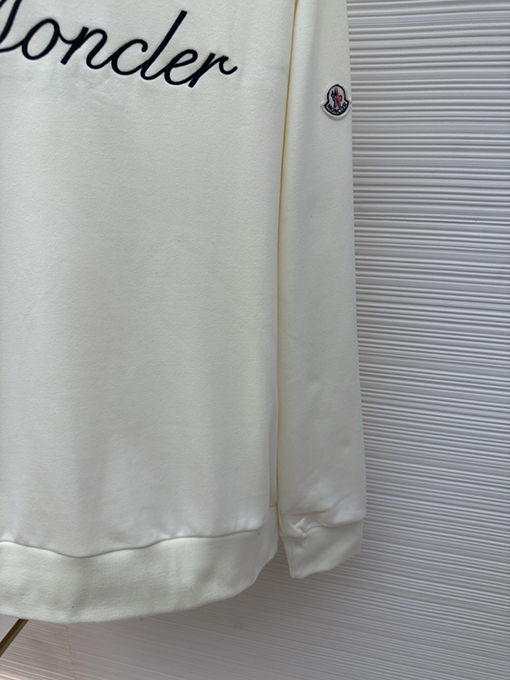 モンクレール 刺繍入りカフスタグ付きクルーネックパーカー
