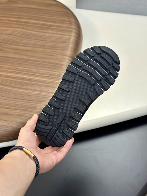 プラダ新作メンズファッションスニーカー