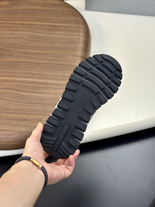 プラダ新作メンズファッションスニーカー