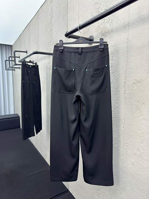 ルイヴィトンスーパーコピー ウールの染めボタン付きパンツ