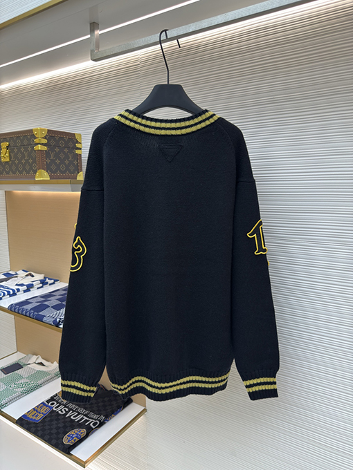 プラダ アップリケウールとカシミヤのブレンドカーディガン