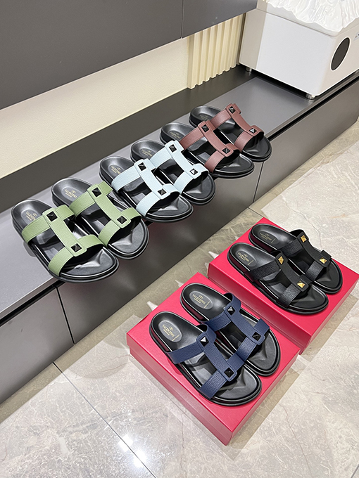 ヴァレンティノ新しい金属ロゴフラットスリッパ