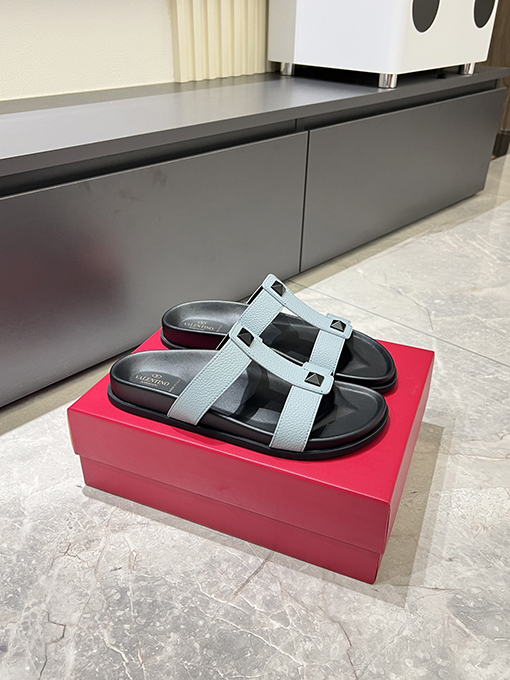 ヴァレンティノ新しい金属ロゴフラットスリッパ