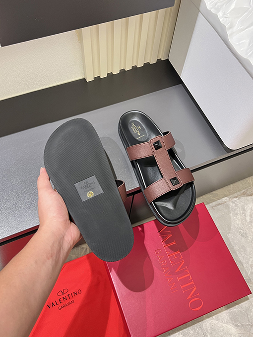 ヴァレンティノ新しい金属ロゴフラットスリッパ