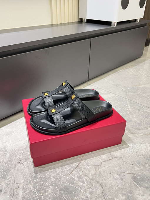 ヴァレンティノ新しい金属ロゴフラットスリッパ