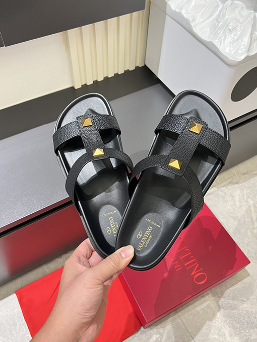 ヴァレンティノ新しい金属ロゴフラットスリッパ