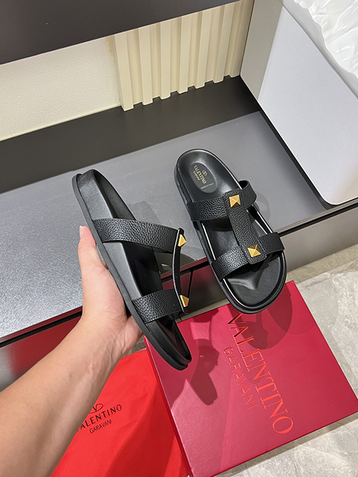 ヴァレンティノ新しい金属ロゴフラットスリッパ