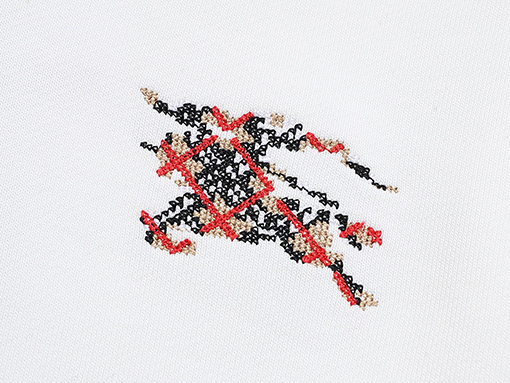 バーバリー アルファベットのロゴが刺繍された前後の軍馬パーカー