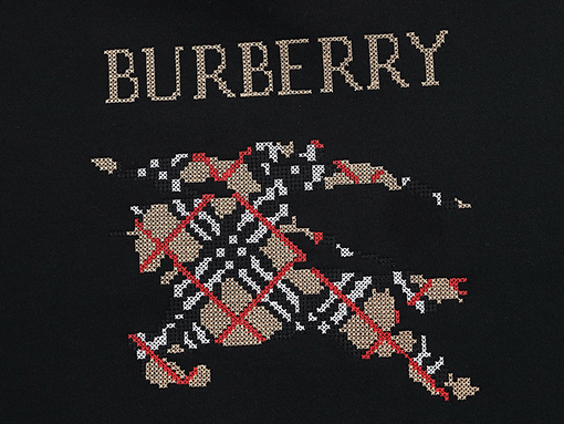 バーバリー アルファベットのロゴが刺繍された前後の軍馬パーカー