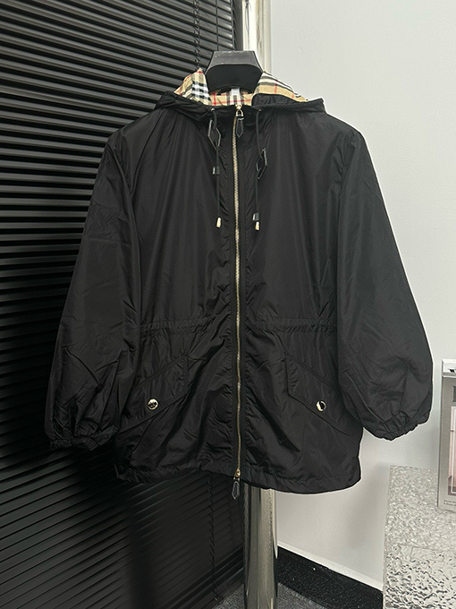 バーバリーコピー クラシックな両面ウインドブレーカーの薄いジャケット
