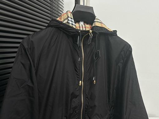 バーバリーコピー クラシックな両面ウインドブレーカーの薄いジャケット