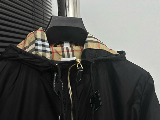 バーバリーコピー クラシックな両面ウインドブレーカーの薄いジャケット